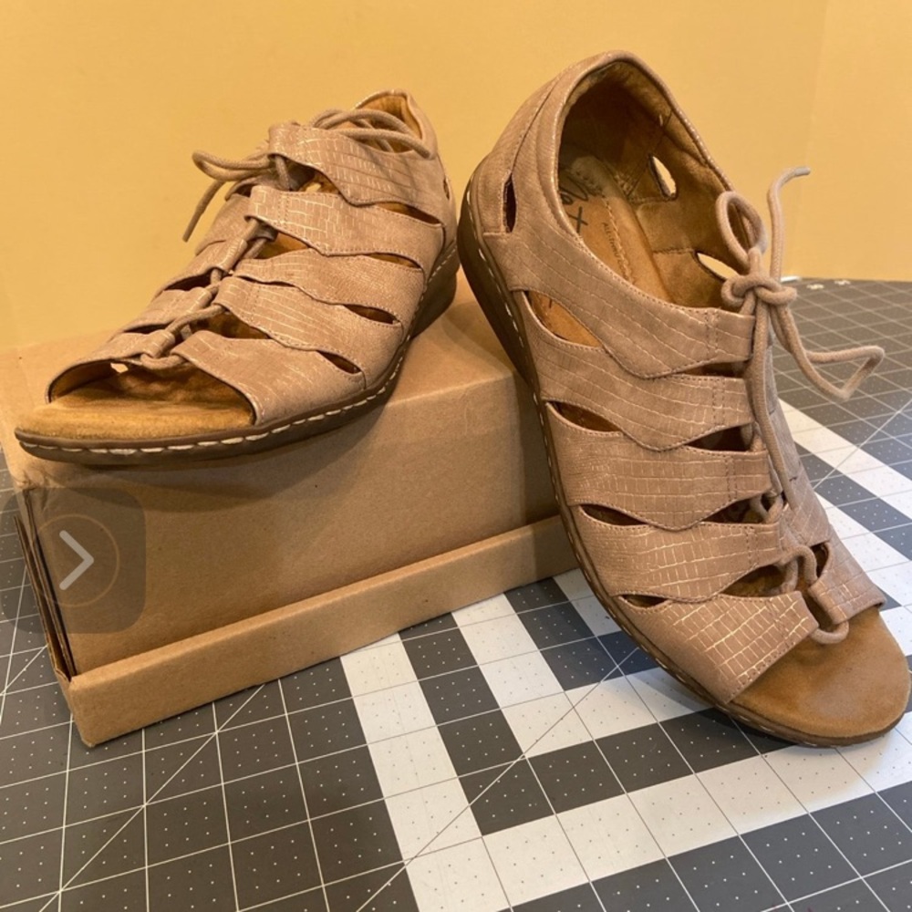 Women's Tan Sandals